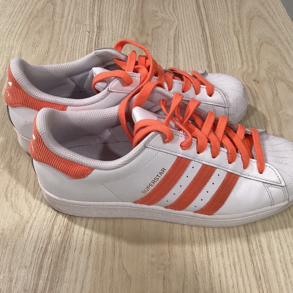 Adidas superstars
